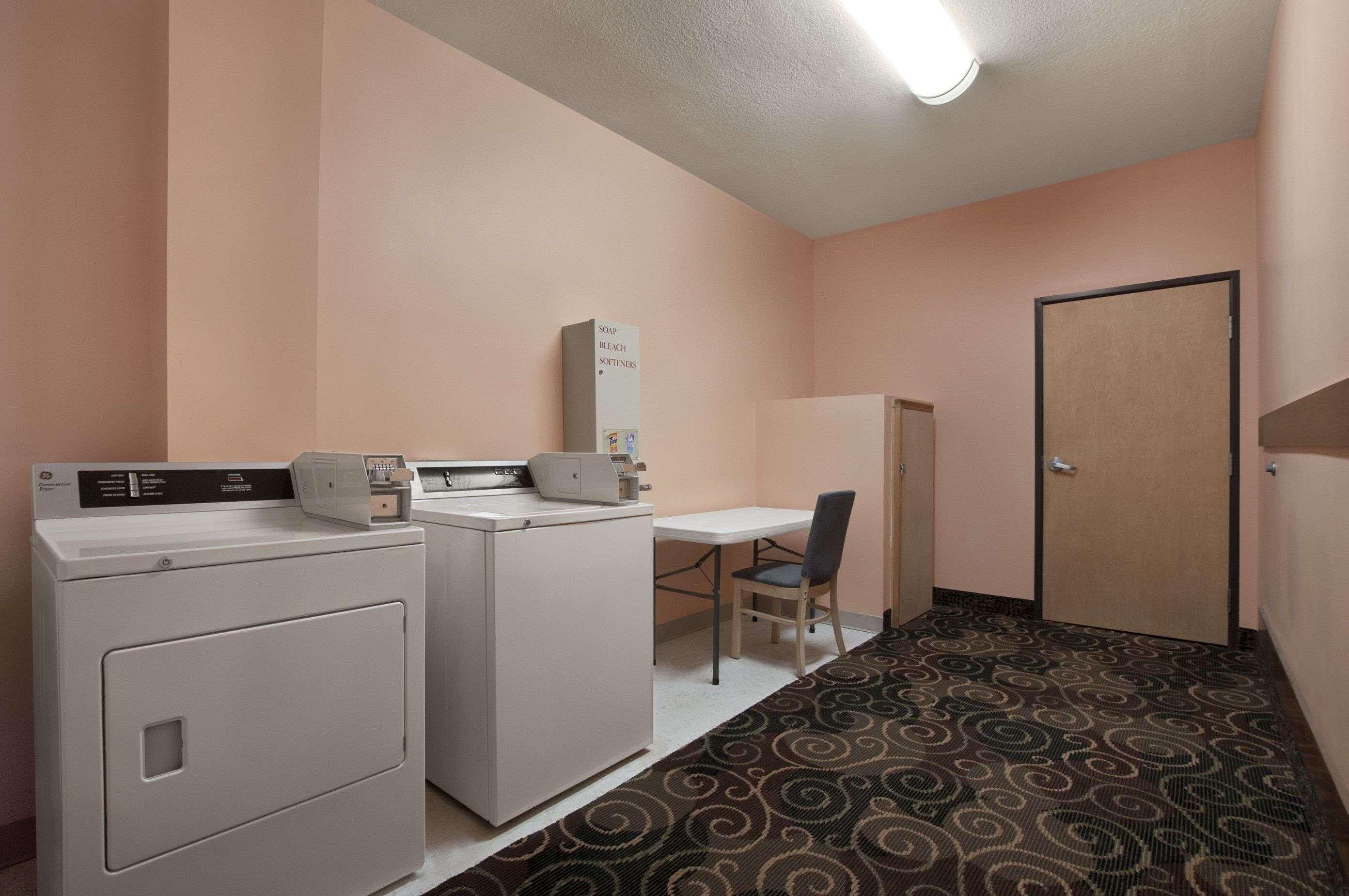 Days Inn By Wyndham Childress Esterno foto
