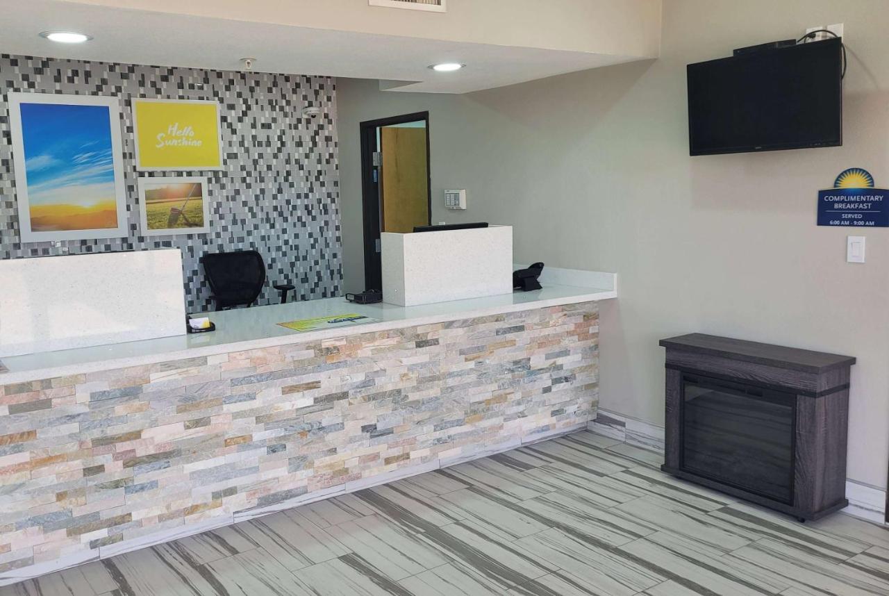 Days Inn By Wyndham Childress Esterno foto