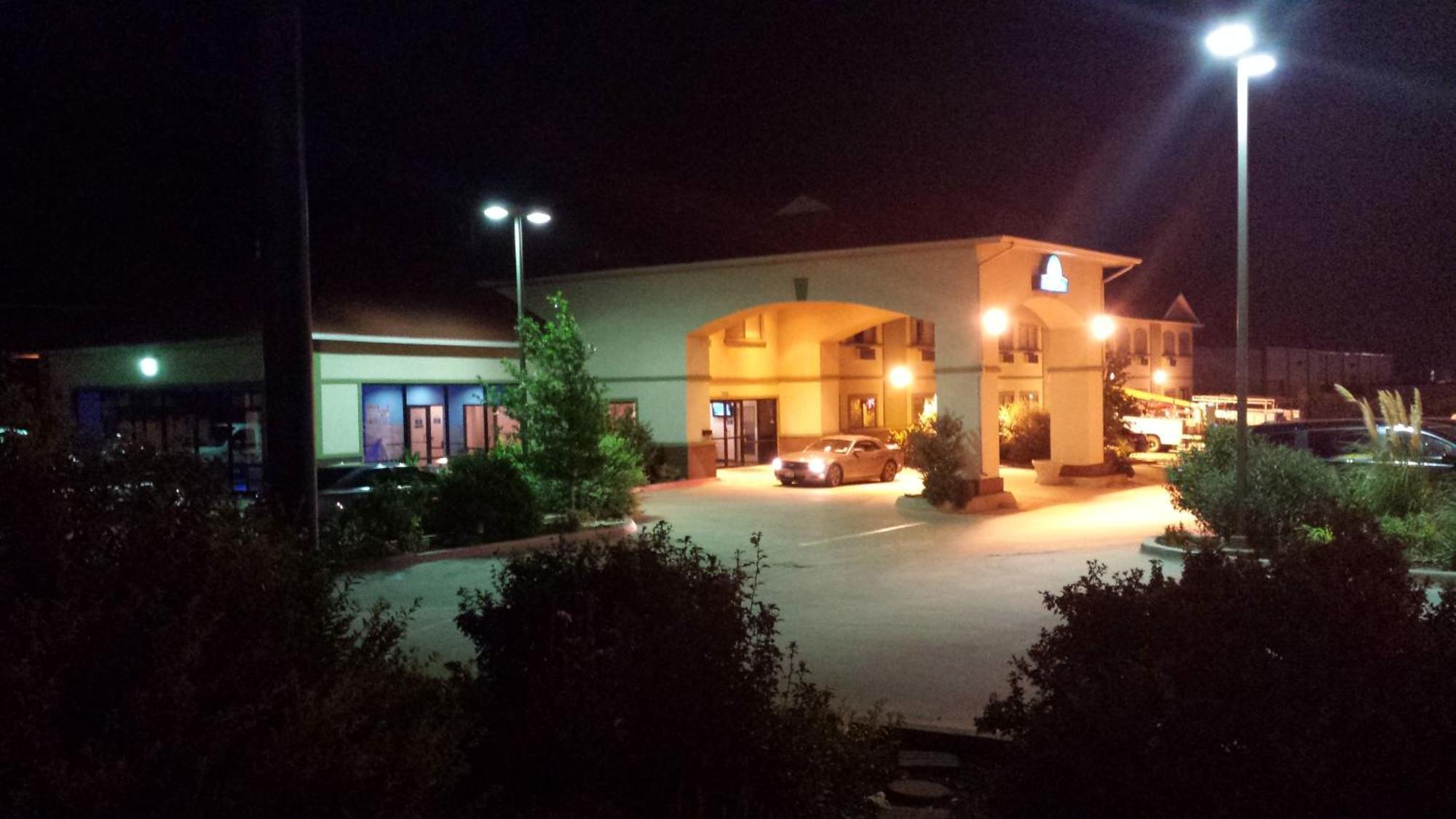 Days Inn By Wyndham Childress Esterno foto