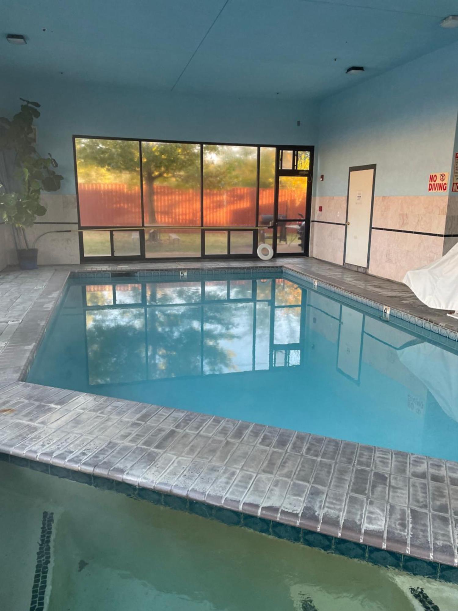 Days Inn By Wyndham Childress Esterno foto