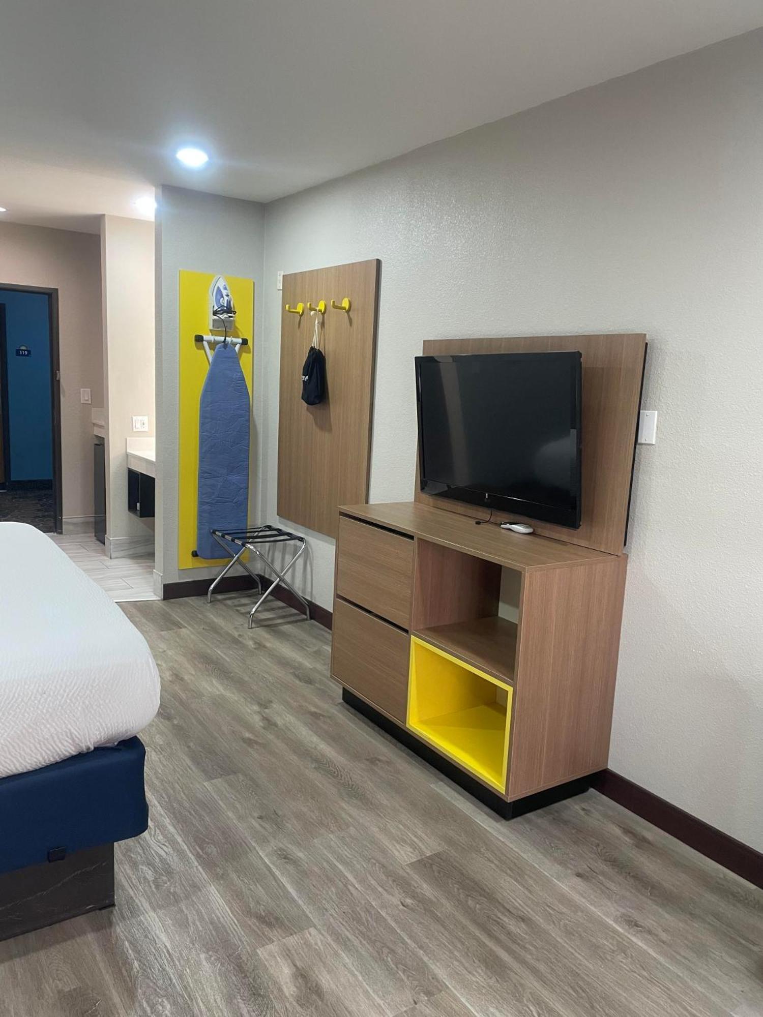 Days Inn By Wyndham Childress Esterno foto